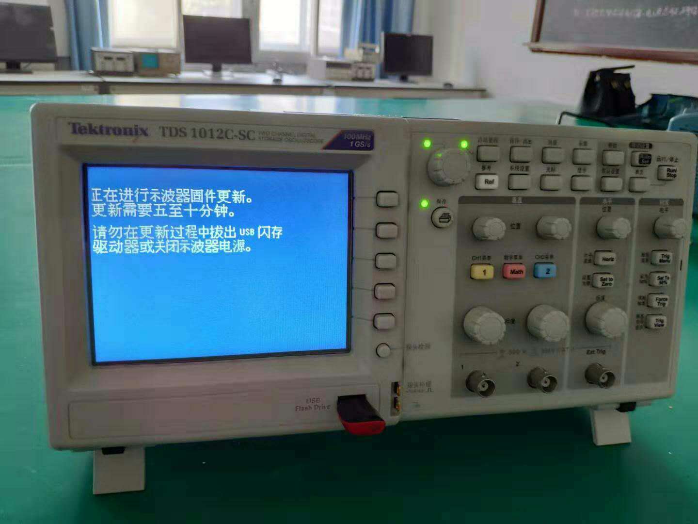 陜西咸陽師范泰克示波器自校準服務案例(圖2)