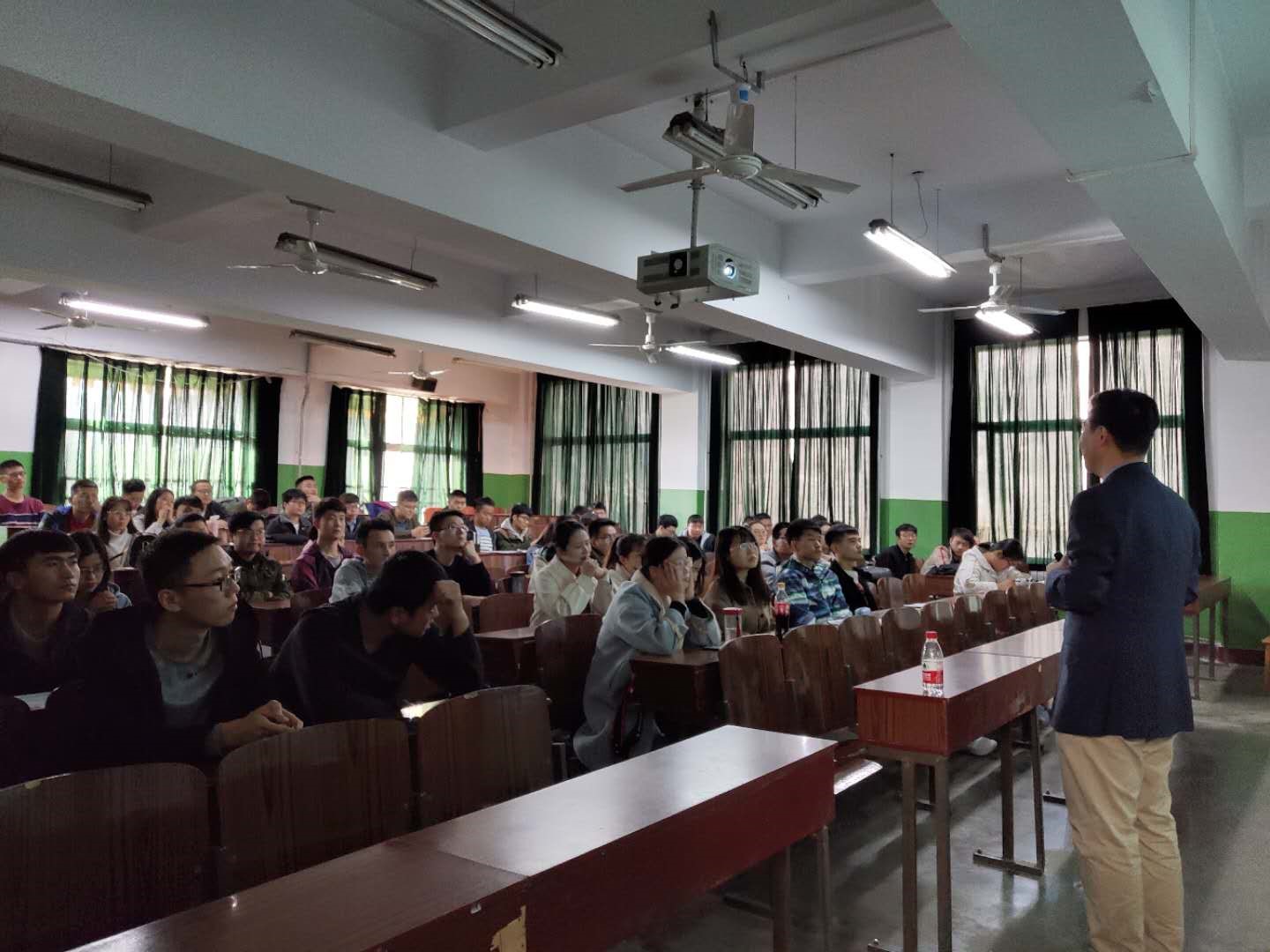 安泰測試成功舉辦2019年應屆大學畢業生招聘會(圖2)