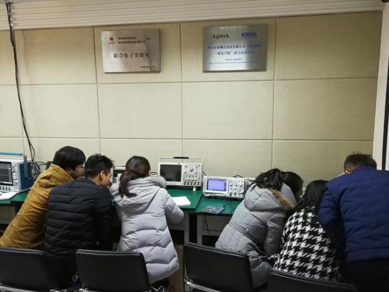 第一次儀器操作——使用泰克示波器捕捉異常信號(hào)